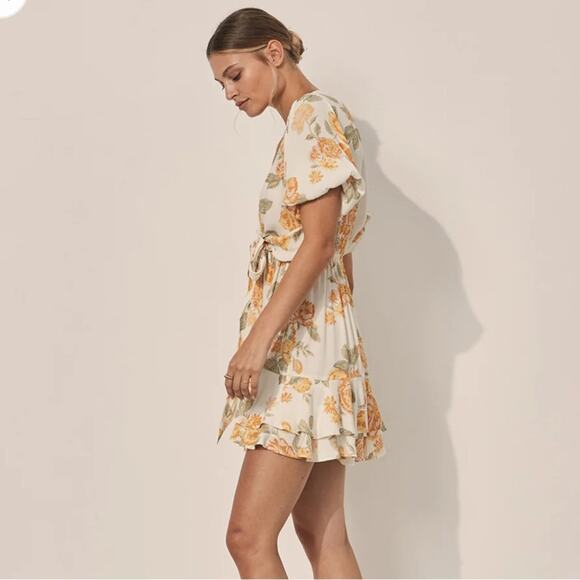 Kivari Blake Tie Front Floral Mini Dress Sz 6 - Picture 2 of 10